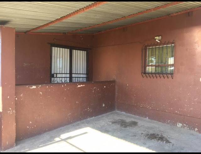 3 BEDROOM HOUSE FOR SALE IN WESTBURY